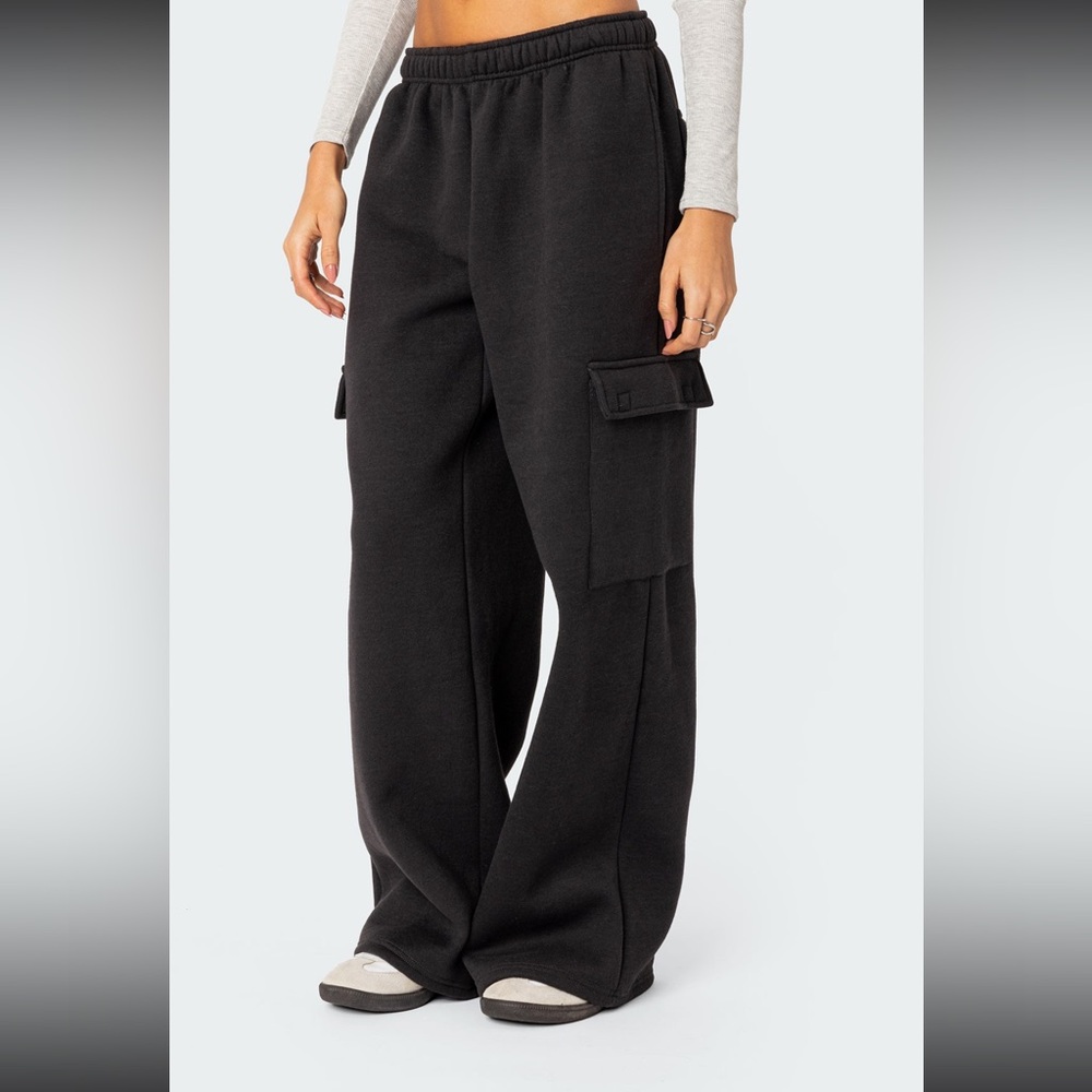 Edikted wide leg cargo sweatpants - Picture 2 of 5